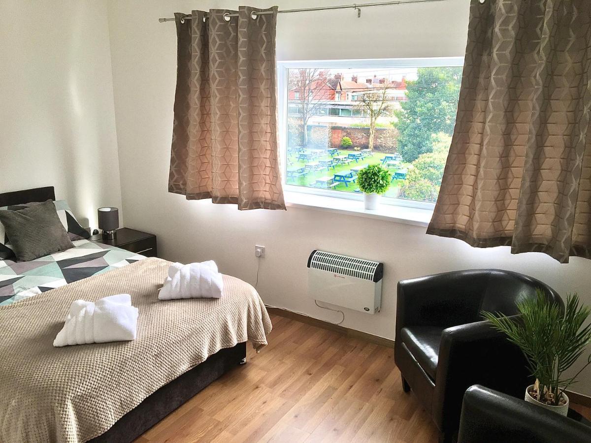 Flats Near Football Clubs Liverpool Extérieur photo