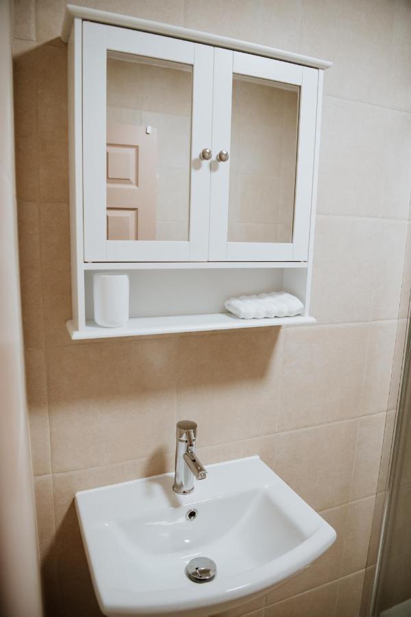 Flats Near Football Clubs Liverpool Extérieur photo