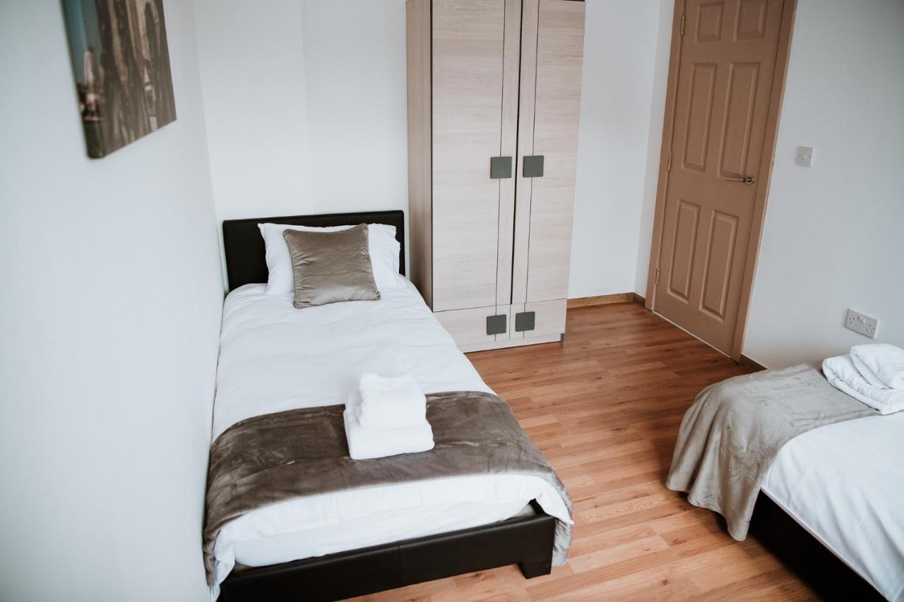 Flats Near Football Clubs Liverpool Extérieur photo